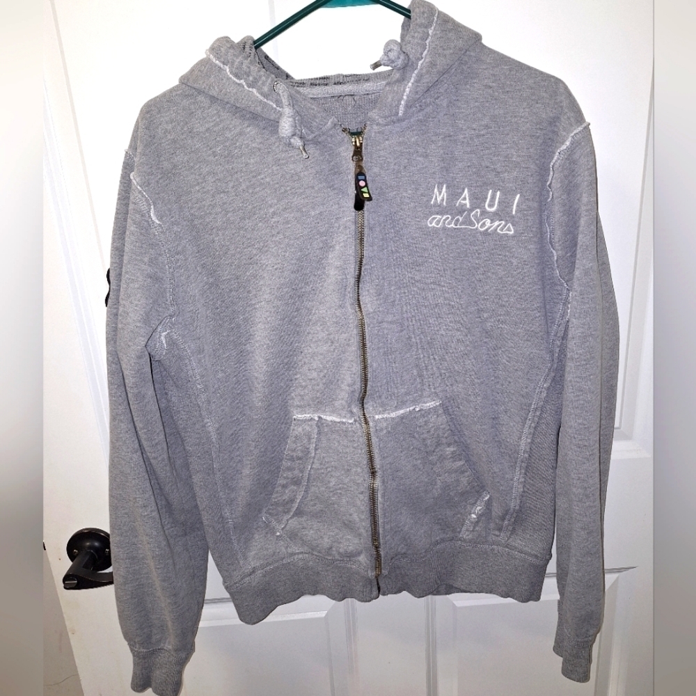 A Maui and Sons Evolution of Sharkman zippered jacket in medium.